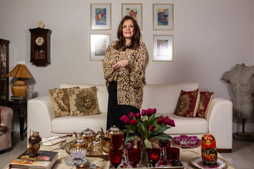 mulher fazendo intercambio com mais de 50 anos